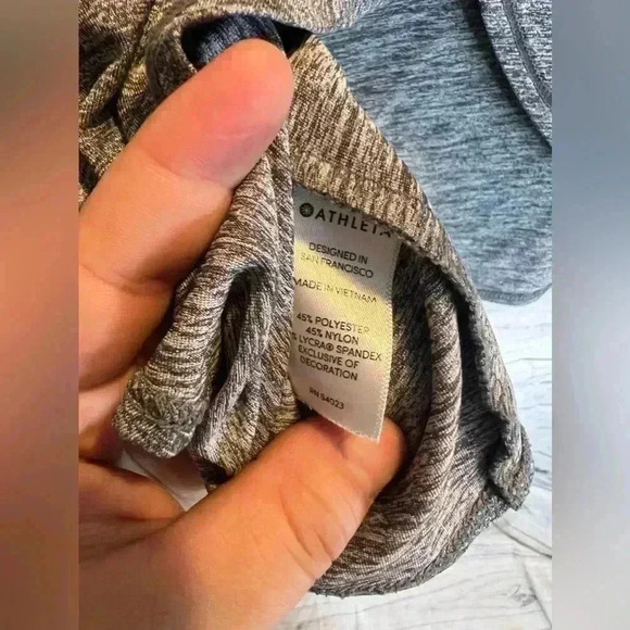 Athleta sleeveless grey workout tank - Picture 6 of 6